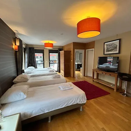 Race & Hotel